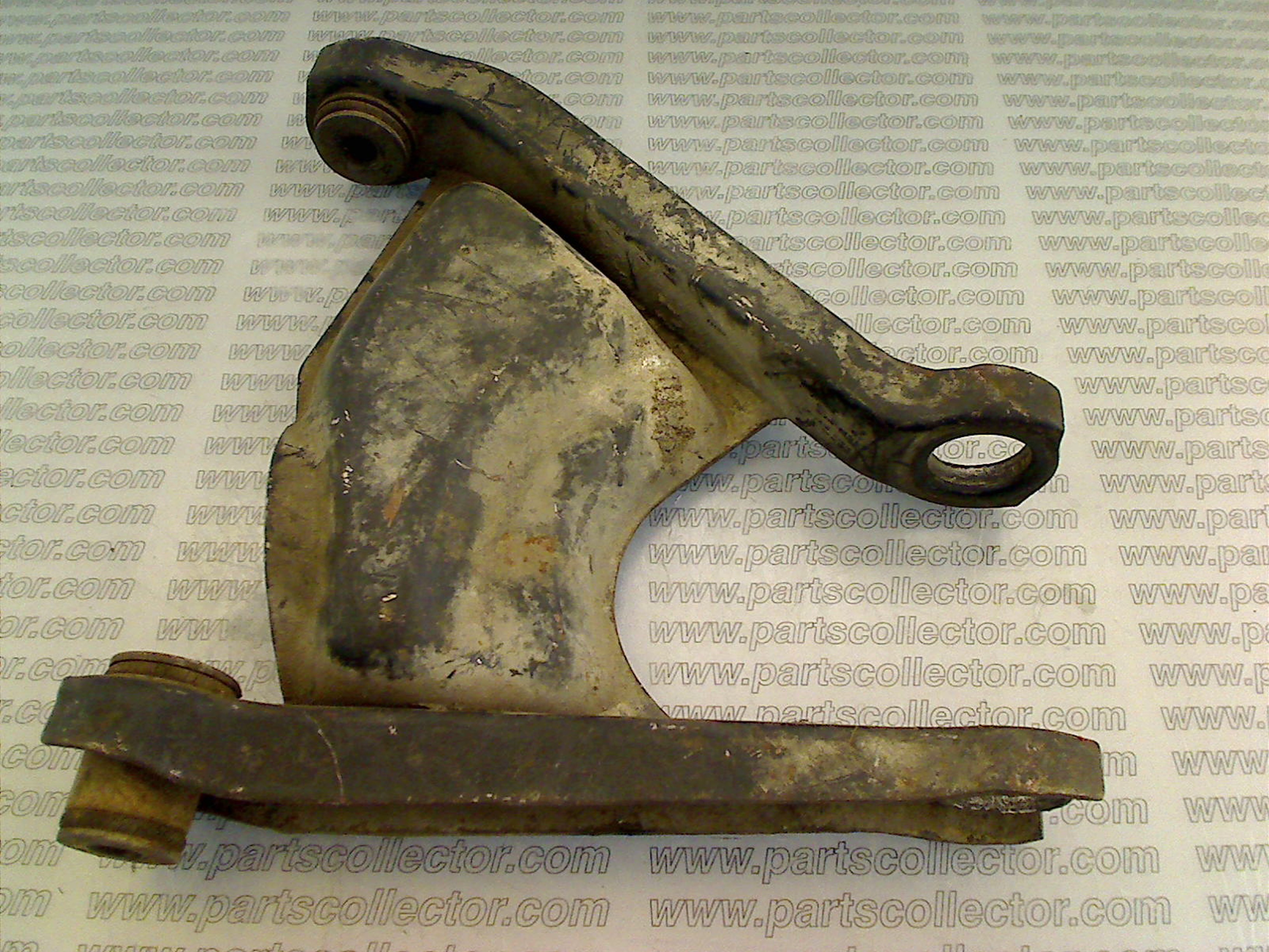 REAR LH UPPER LEVER