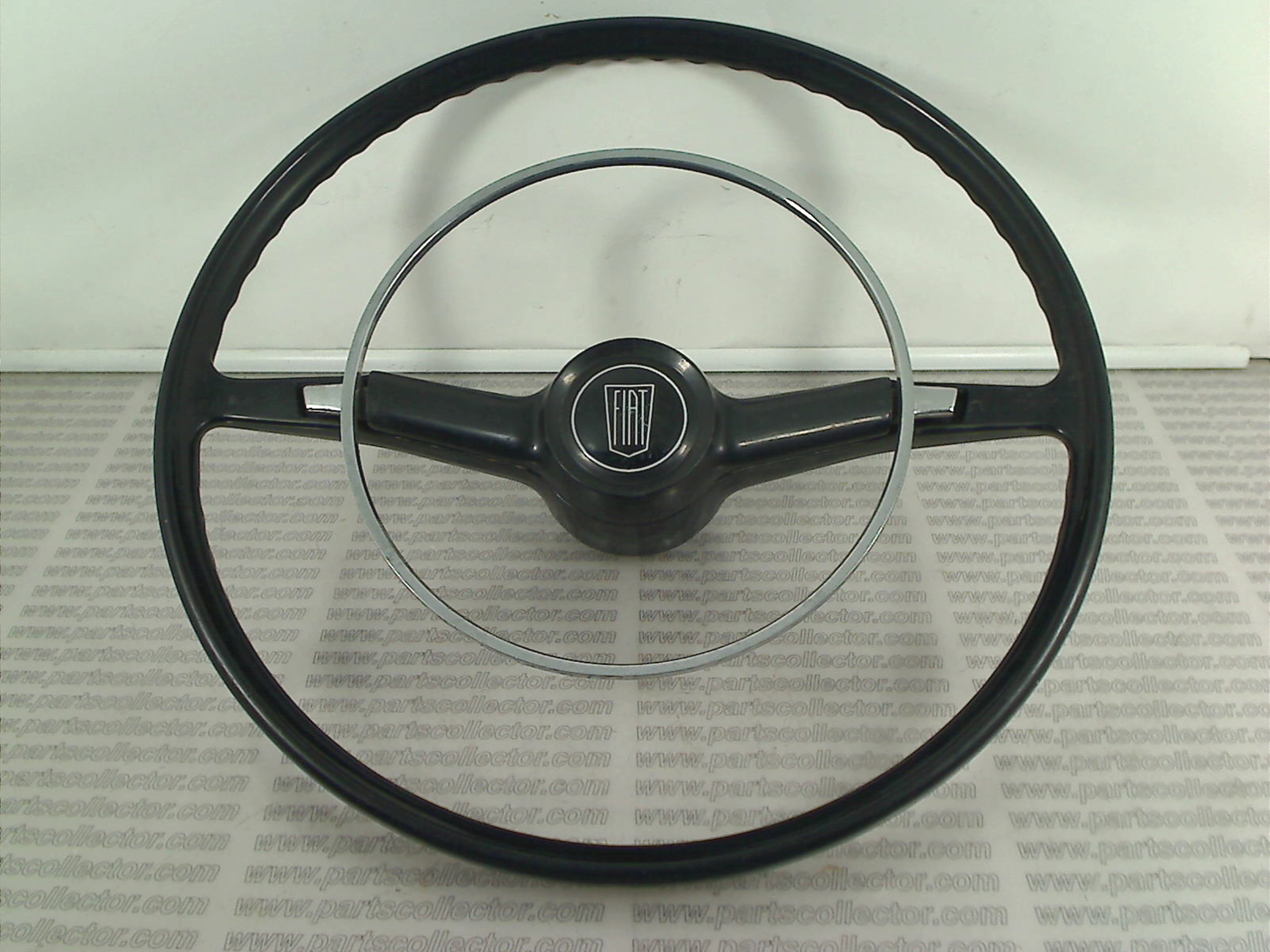 VOLANTE FIAT 1300 1500 CON CLACSON E FREGIO